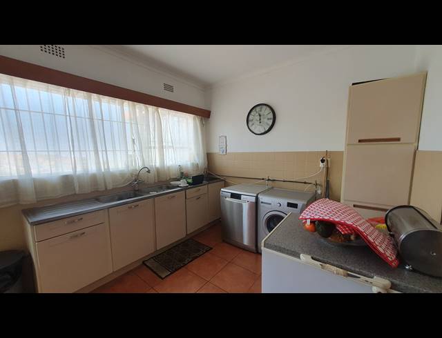3 BEDROOM FREEHOLD FOR SALE IN RISANA